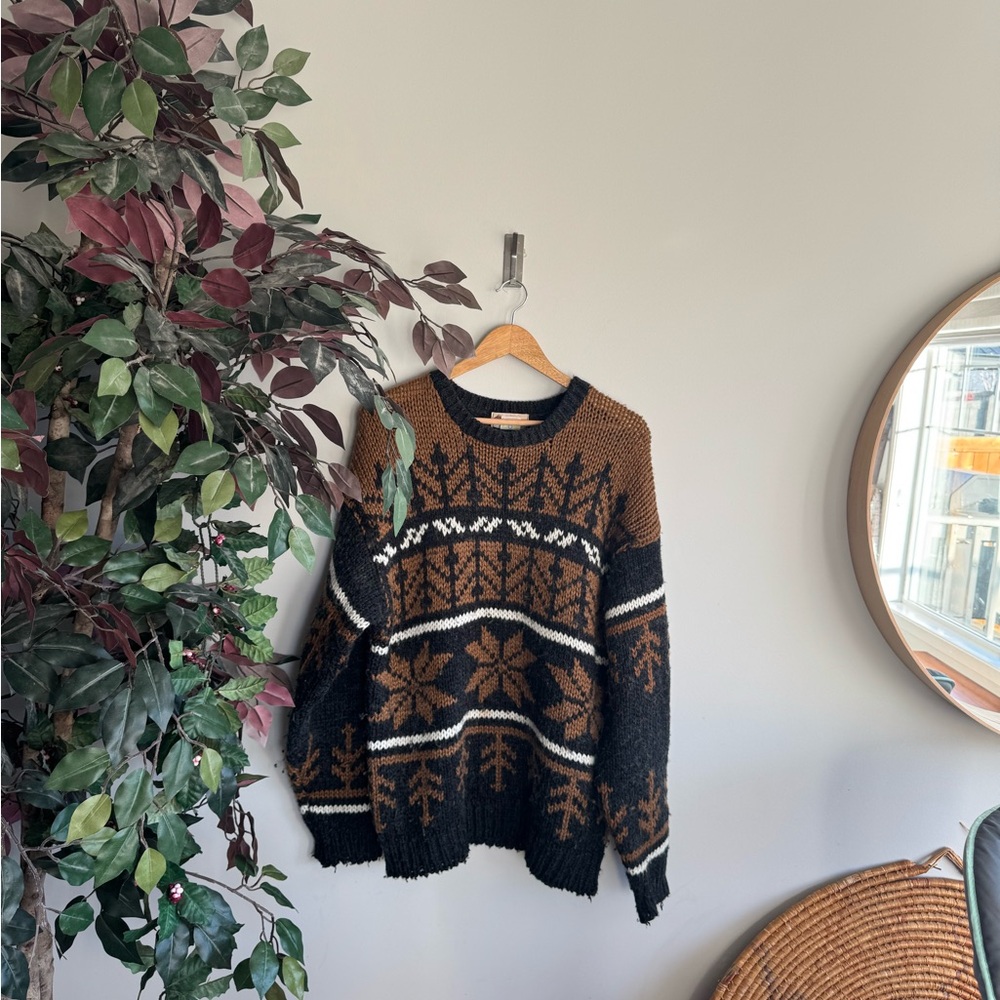 Easton Men's Black and Brown Crewneck Sweater